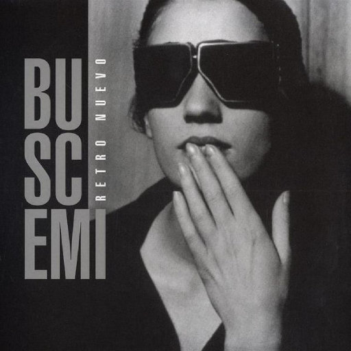 公交车巨粗进入警花疼哭A片
